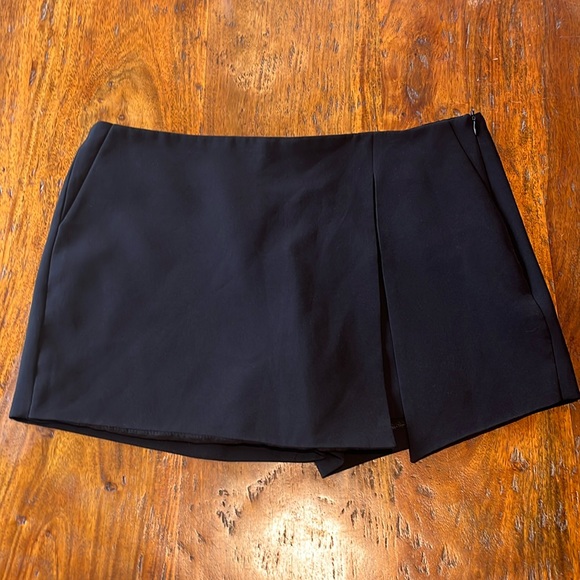 NWOT Size M - Zara Basic Collection Skort - Picture 2 of 8